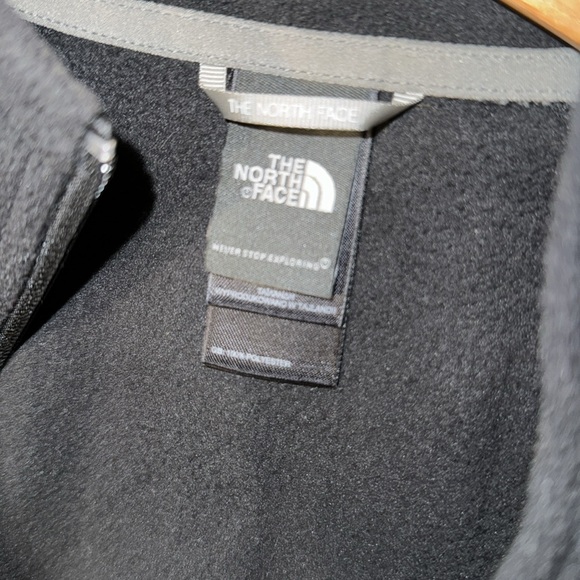 The North Face - size S black vest - 100% polyester. - Picture 3 of 5